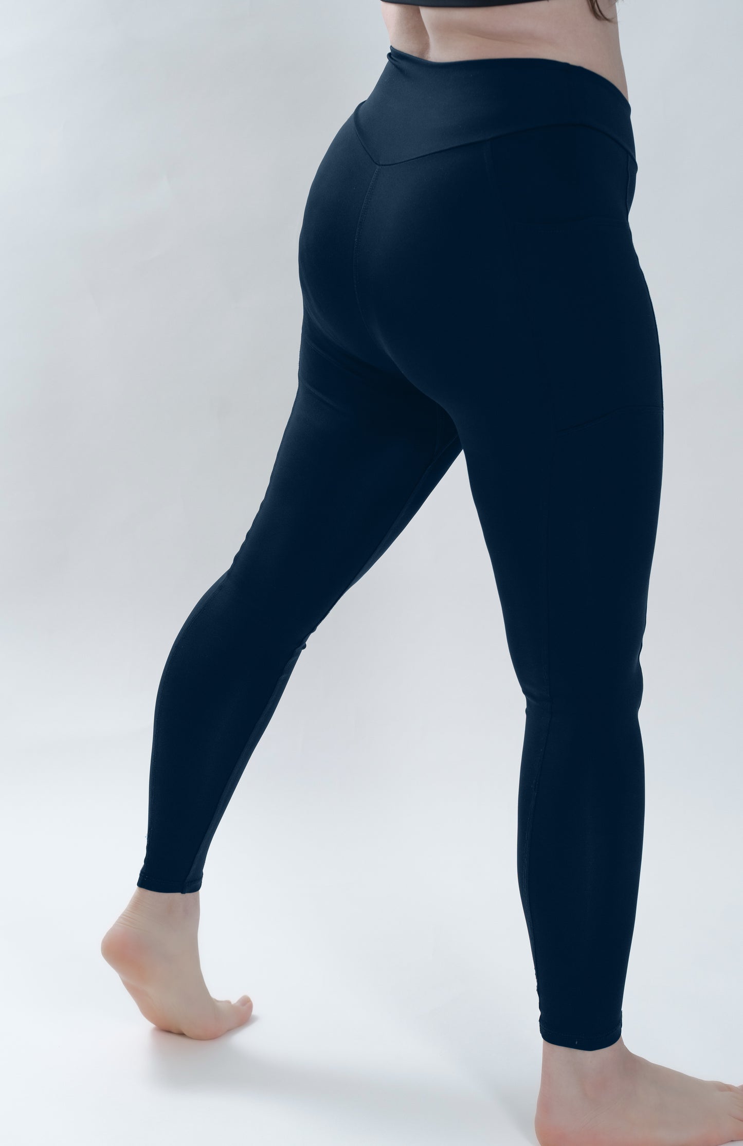 Sustainable Leggings with Pockets and Subtle V High Waist